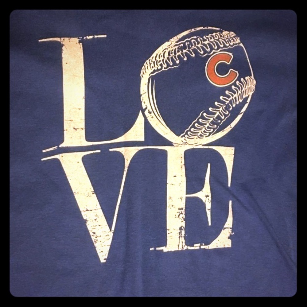 Ladies MLB Chicago Cubs size Large LOVE shirt